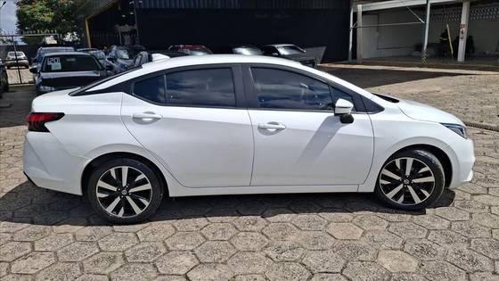 NISSAN VERSA 1.6 16V FLEX EXCLUSIVE XTRONIC NISSAN VERSA 1.6 16V FLEX EXCLUSIVE XTRONIC